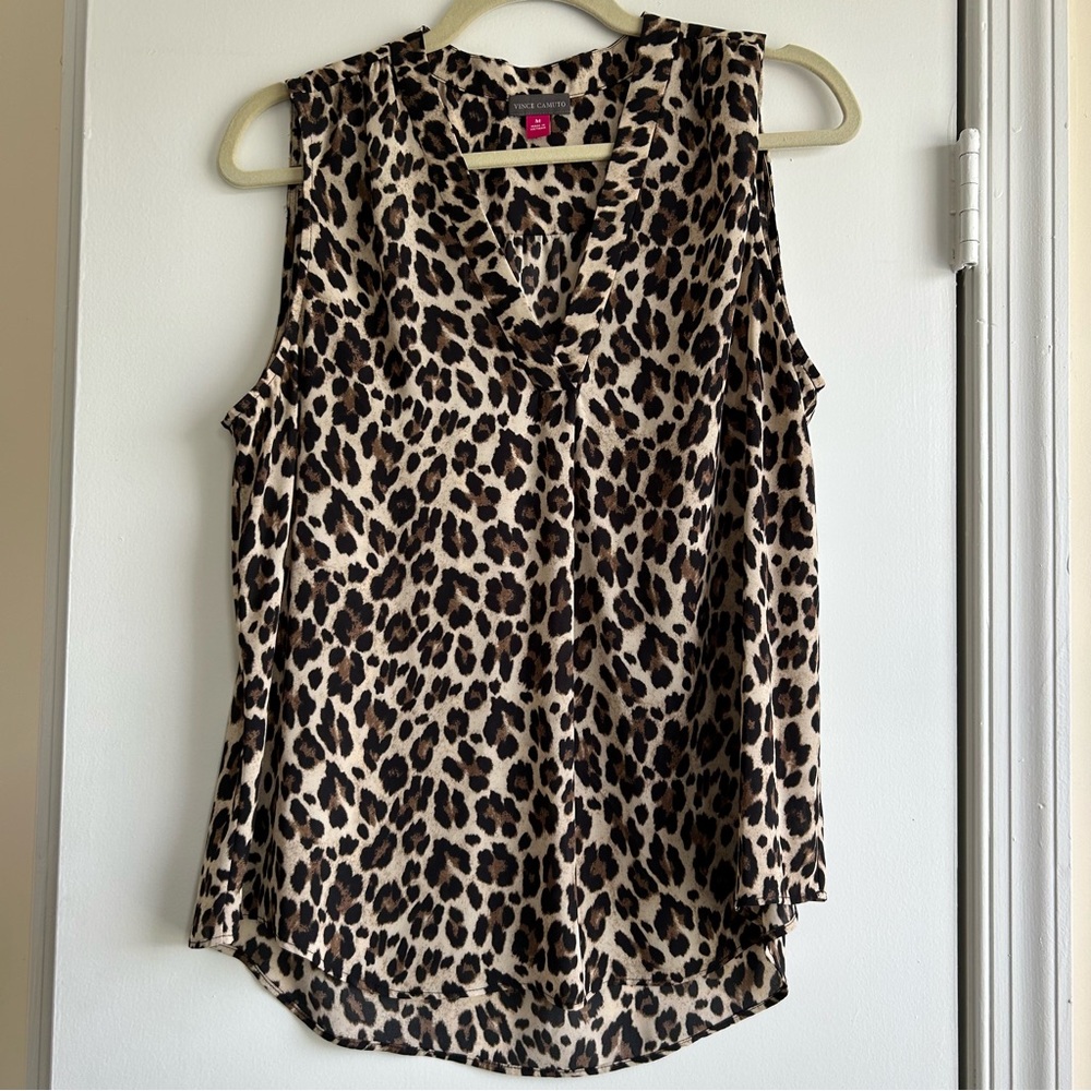 Vince Camuto V Neck Leopard Print Sleeveless Top Cheetah Blouse Size M